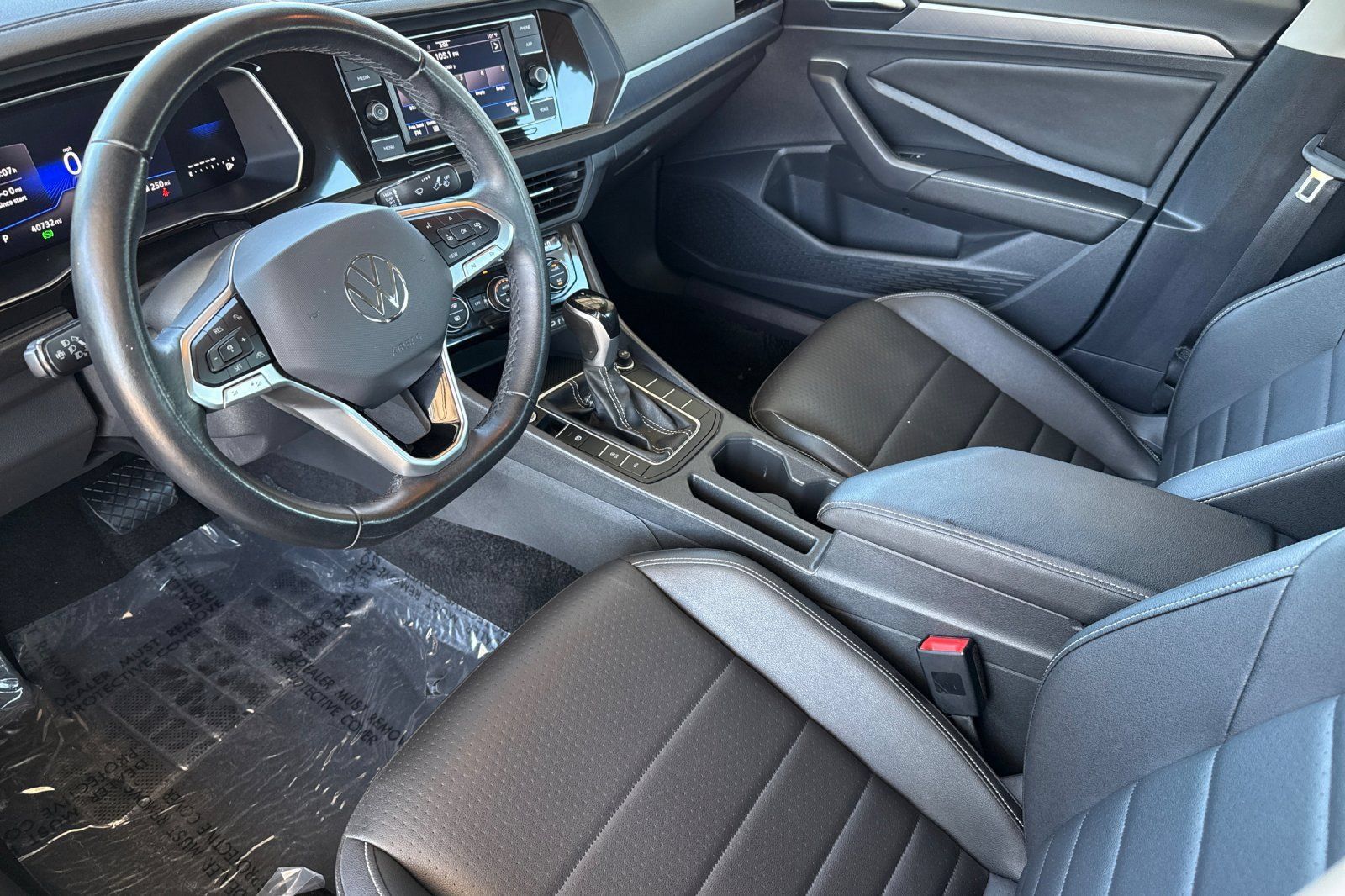 Used 2024 Volkswagen Jetta SE FWD image 5