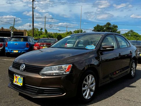 Used 2012 Volkswagen Jetta SE FWD image 2
