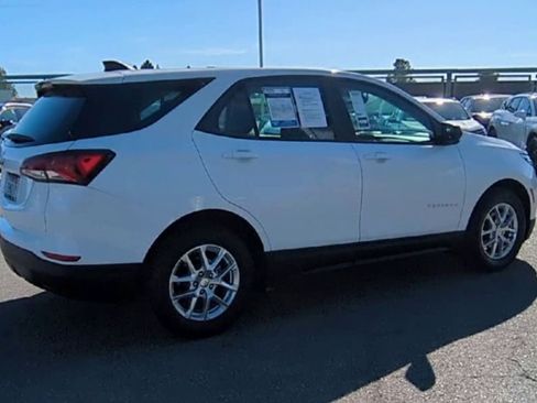 Certified 2022 Chevrolet Equinox LS image 8