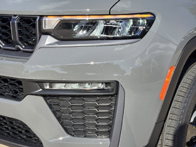 New 2027 Jeep Grand Cherokee Limited AWD/4WD image 5