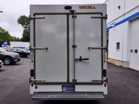 Used 2017 Chevrolet Express 3500 RWD image 4