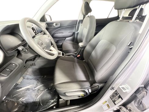 Used 2023 Hyundai Venue SE image 19