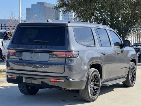 Used 2023 Jeep Wagoneer Series II image 4