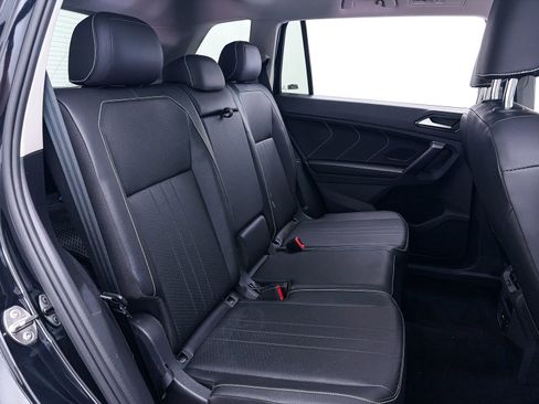 Used 2023 Volkswagen Tiguan SE AWD/4WD image 34