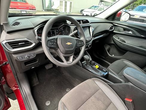 Used 2022 Chevrolet TrailBlazer LT w/ Convenience Package FWD image 19