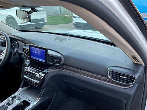 Used 2023 Ford Explorer Limited image 17