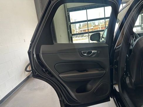 Used 2023 Volvo XC60 B5 Ultimate w/ Climate Package image 13