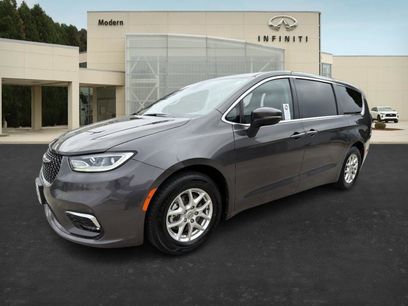 Used 2023 Chrysler Pacifica Touring-L