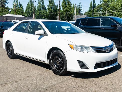 Used 2012 Toyota Camry LE FWD image 1
