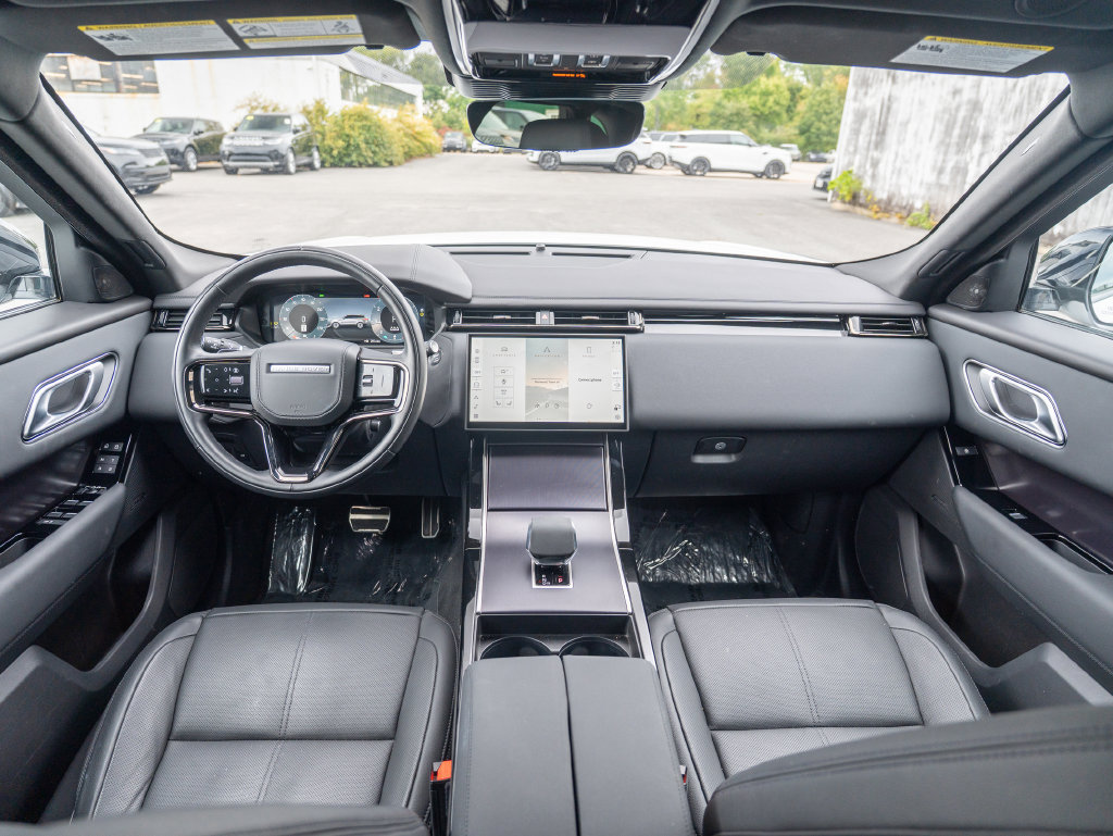 Certified 2026 Land Rover Range Rover Velar Dynamic SE AWD/4WD image 18