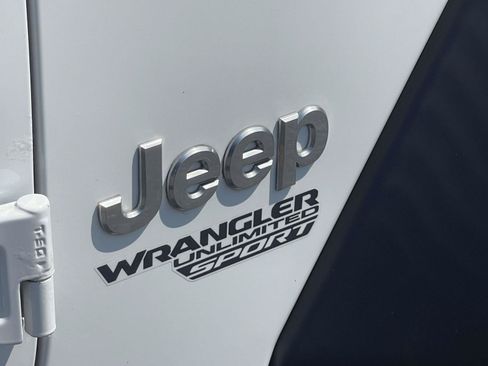 Used 2018 Jeep Wrangler Unlimited Sport S AWD/4WD image 8
