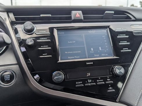 Used 2020 Toyota Camry SE w/ Convenience Package image 17