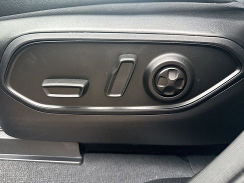 Used 2023 Jeep Grand Cherokee Limited AWD/4WD image 24