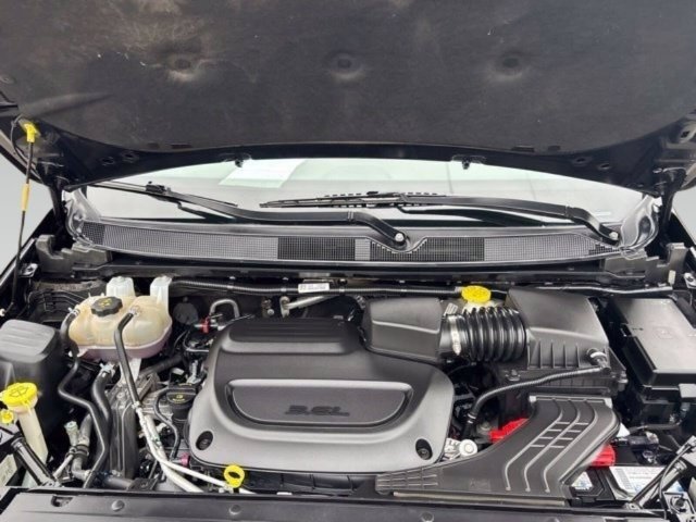 Used 2024 Chrysler Pacifica Touring-L FWD image 38