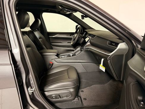 New 2025 Jeep Grand Cherokee L Limited w/ Black Appearance Package image 21