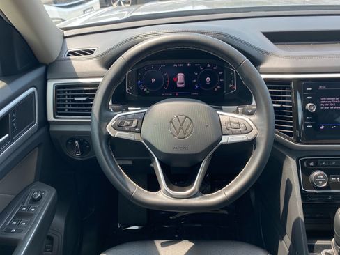 Used 2023 Volkswagen Atlas SE w/ Panoramic Sunroof Package AWD/4WD image 6