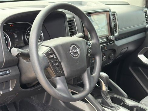 Used 2024 Nissan Frontier SV w/ Technology Package image 9