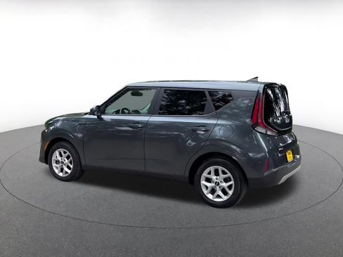 Used 2025 Kia Soul LX w/ LX Technology Package FWD image 10
