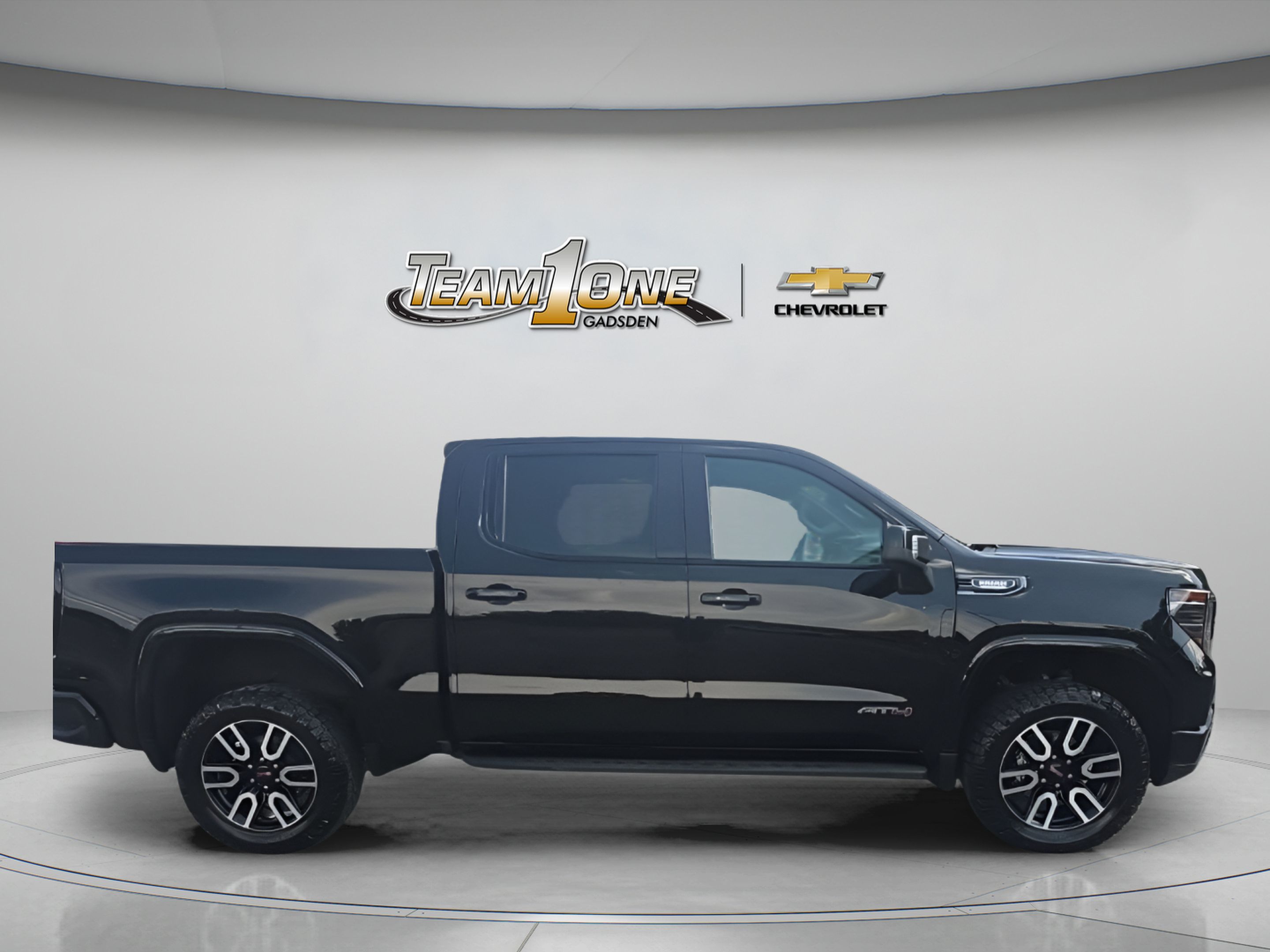 Used 2023 GMC Sierra 1500 AT4 w/ AT4 Premium Package AWD/4WD image 9