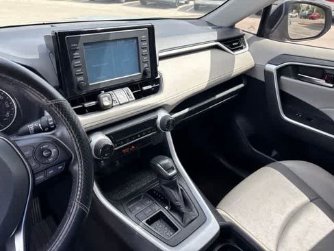 Used 2019 Toyota RAV4 XLE Premium FWD image 20