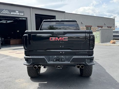 Used 2023 GMC Sierra 1500 AT4 w/ Technology Package AWD/4WD image 4