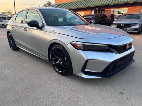 Used 2025 Honda Civic Sport image 3