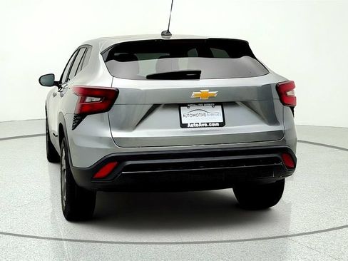 Used 2025 Chevrolet Trax RS FWD image 6