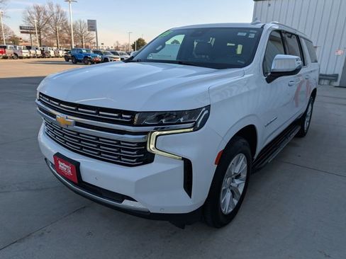 Used 2023 Chevrolet Suburban Premier image 37