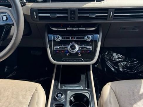 Certified 2022 Lincoln Corsair AWD w/ Premium Package image 18
