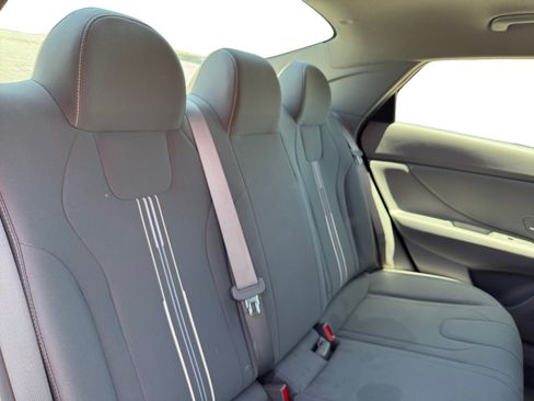 Used 2023 Hyundai Elantra SEL w/ Convenience Package FWD image 18