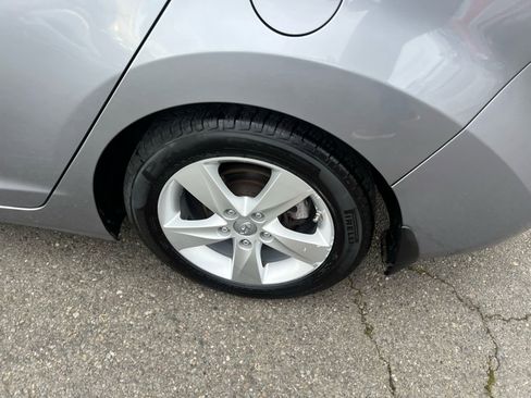 Used 2013 Hyundai Elantra GLS w/ Preferred Pkg image 12