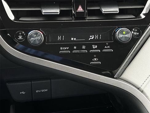 Used 2024 Toyota Camry SE image 18