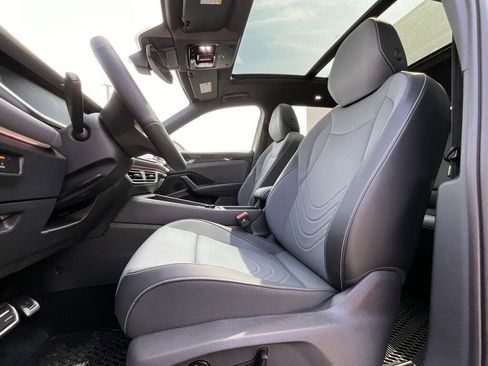 New 2026 Volkswagen Tiguan SE R-Line AWD/4WD image 11