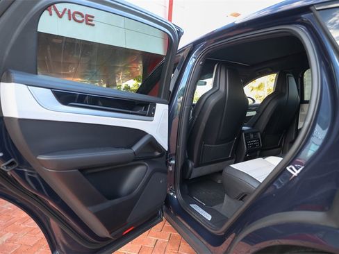 Used 2024 Porsche Cayenne S image 36