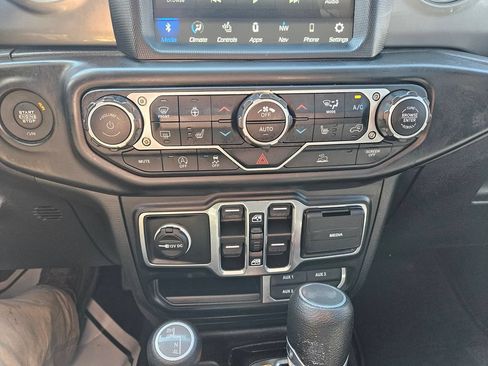 Used 2023 Jeep Wrangler Unlimited Sahara w/ Cold Weather Group AWD/4WD image 17