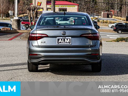 Used 2024 Volkswagen Jetta SE image 11