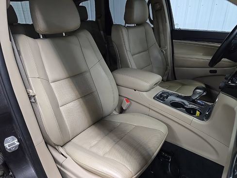 Used 2019 Jeep Grand Cherokee Limited AWD/4WD image 15