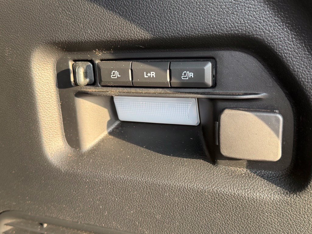 Used 2023 Ford Explorer Limited w/ Limited Technology Package AWD/4WD image 42