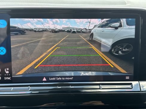 Certified 2025 Volkswagen Atlas SE FWD image 13