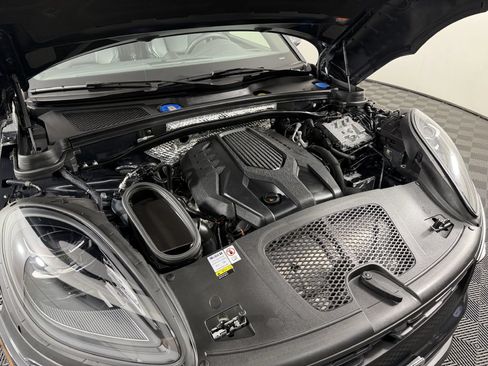 Used 2023 Porsche Macan AWD/4WD image 53