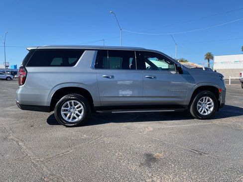 Used 2024 Chevrolet Suburban LT RWD image 5