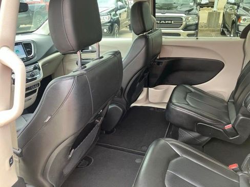 Certified 2023 Chrysler Pacifica Touring-L FWD image 22