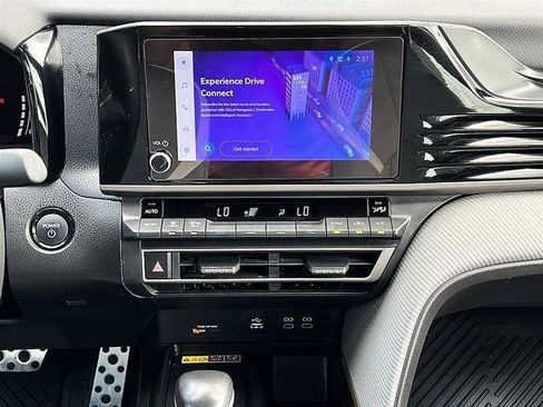 Used 2025 Toyota Camry SE FWD image 28
