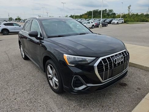 Used 2020 Audi Q3 2.0T Premium w/ Convenience Package AWD/4WD image 2