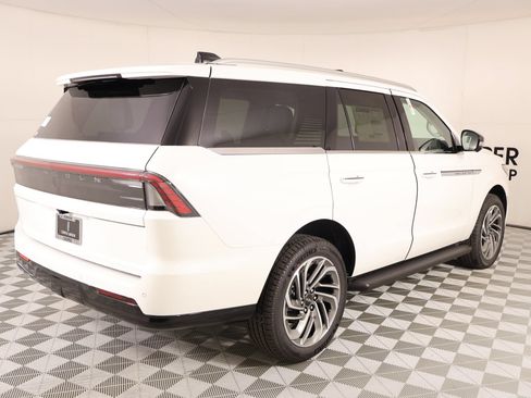 New 2026 Lincoln Navigator Premiere AWD/4WD image 21