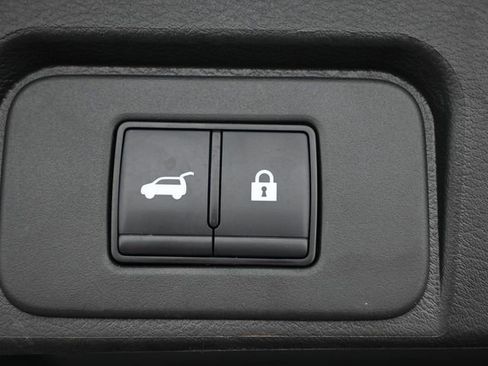 Used 2025 Nissan Rogue SV image 16