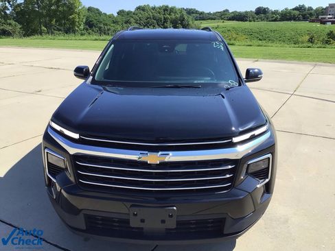 Used 2025 Chevrolet Traverse LT image 11