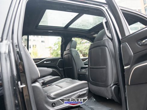 Used 2022 Cadillac Escalade ESV Premium Luxury image 19