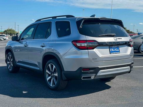 New 2025 Honda Pilot Touring image 8
