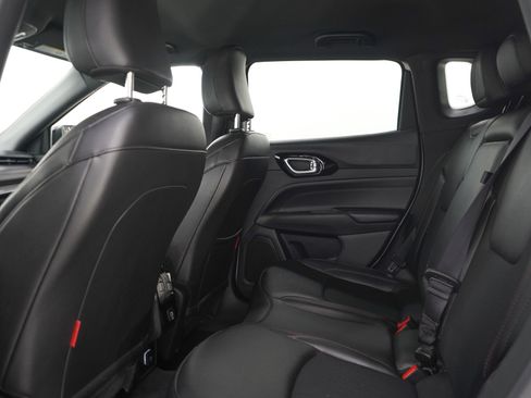Used 2025 Jeep Compass Trailhawk AWD/4WD image 19